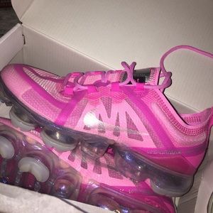2019 pink vapormaxes